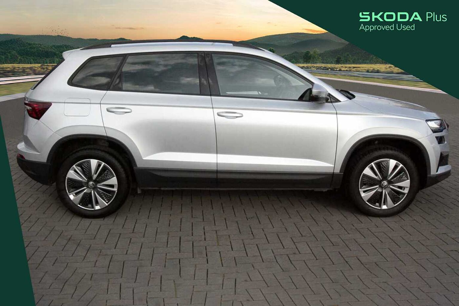 SKODA Karoq SE Drive 1.0 TSI 110 PS 6-speed manual