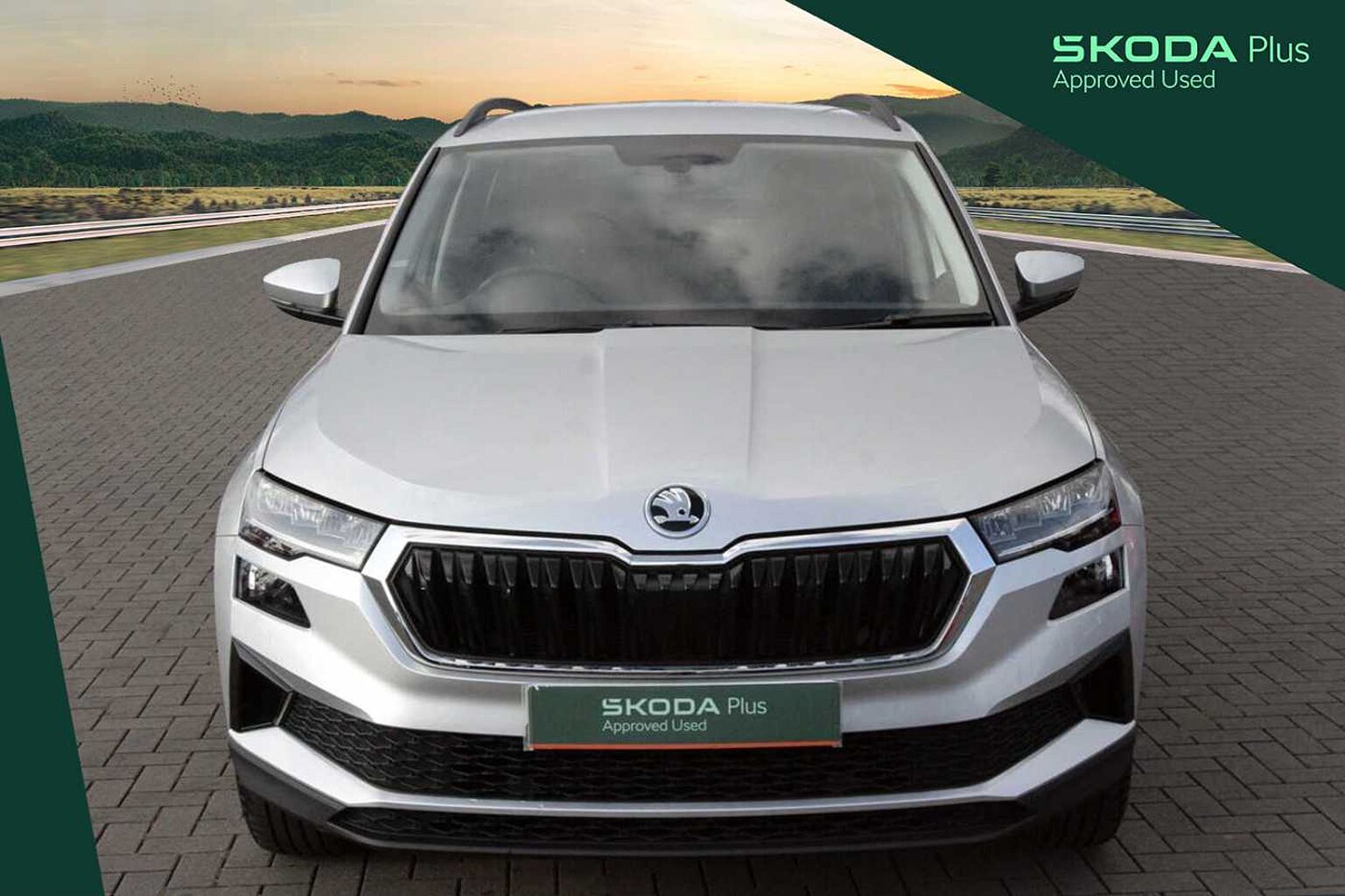 SKODA Karoq SE Drive 1.0 TSI 110 PS 6-speed manual