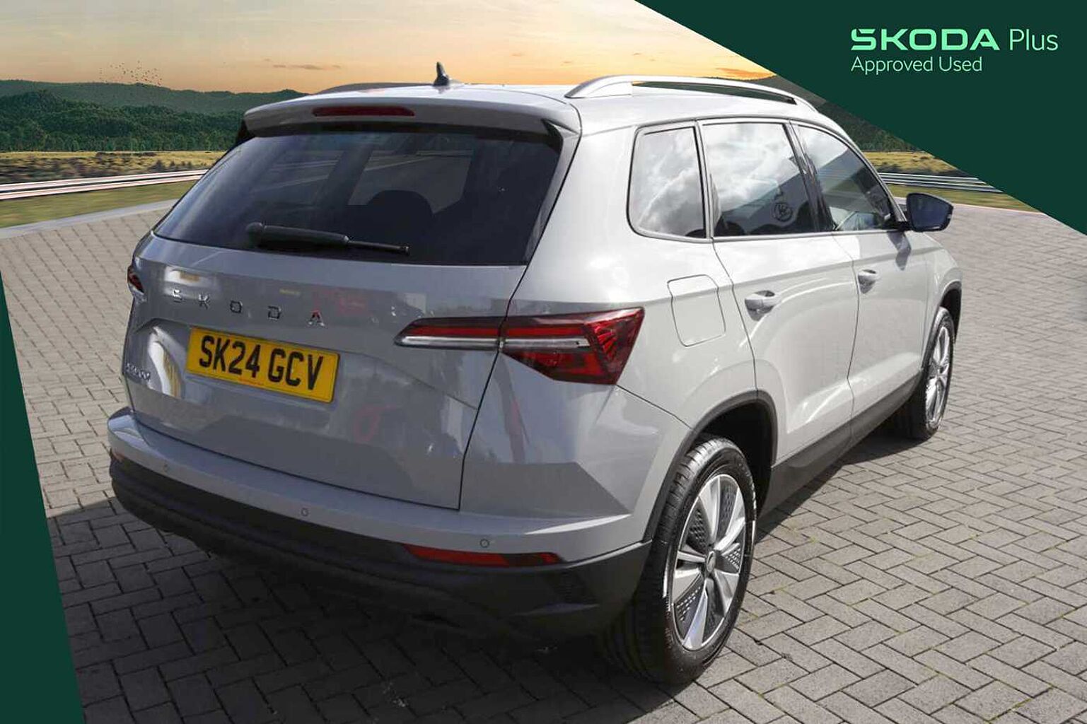 SKODA Karoq SE Drive 1.0 TSI 110 PS 6-speed manual