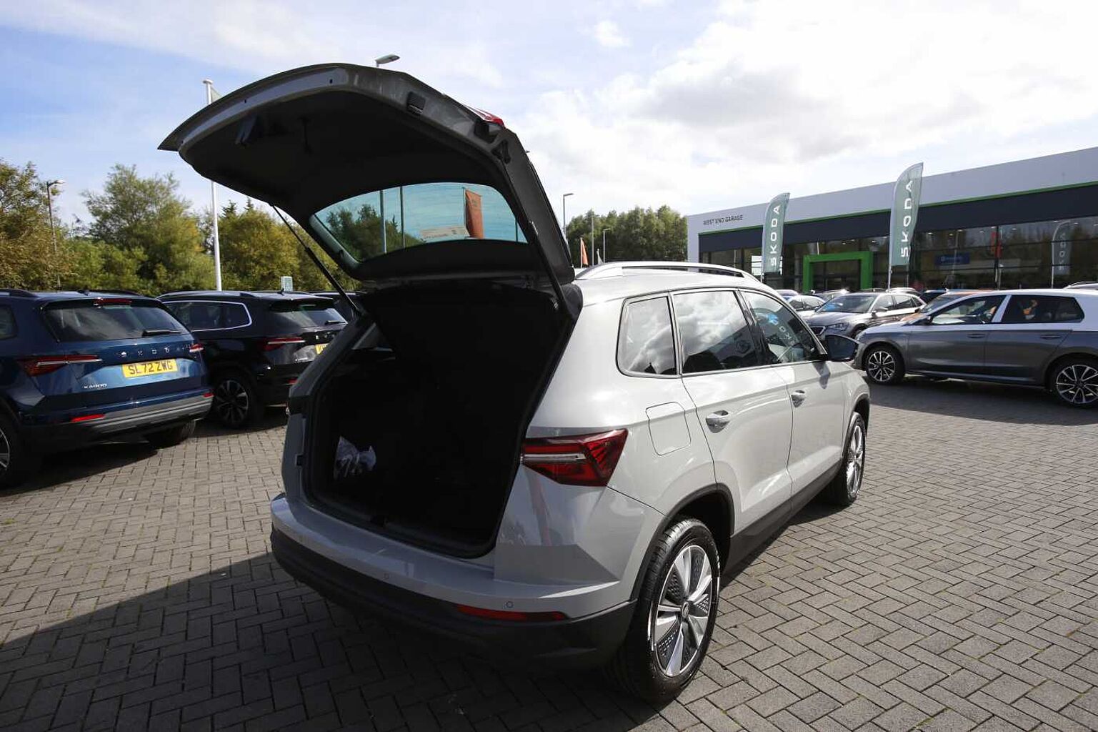 SKODA Karoq SE Drive 1.0 TSI 110 PS 6-speed manual