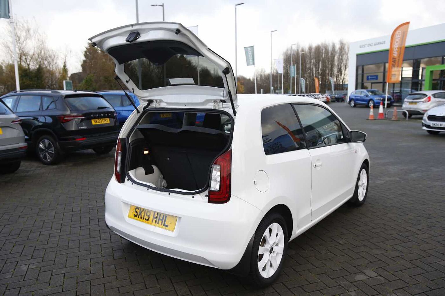 SKODA Citigo 3 door Colour Edition 1.0 MPI 60 PS 5-speed manual